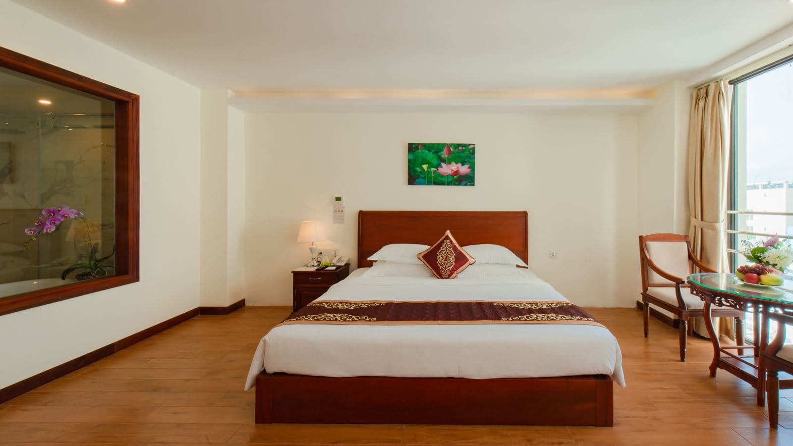 rooms-deluxe-balcony
