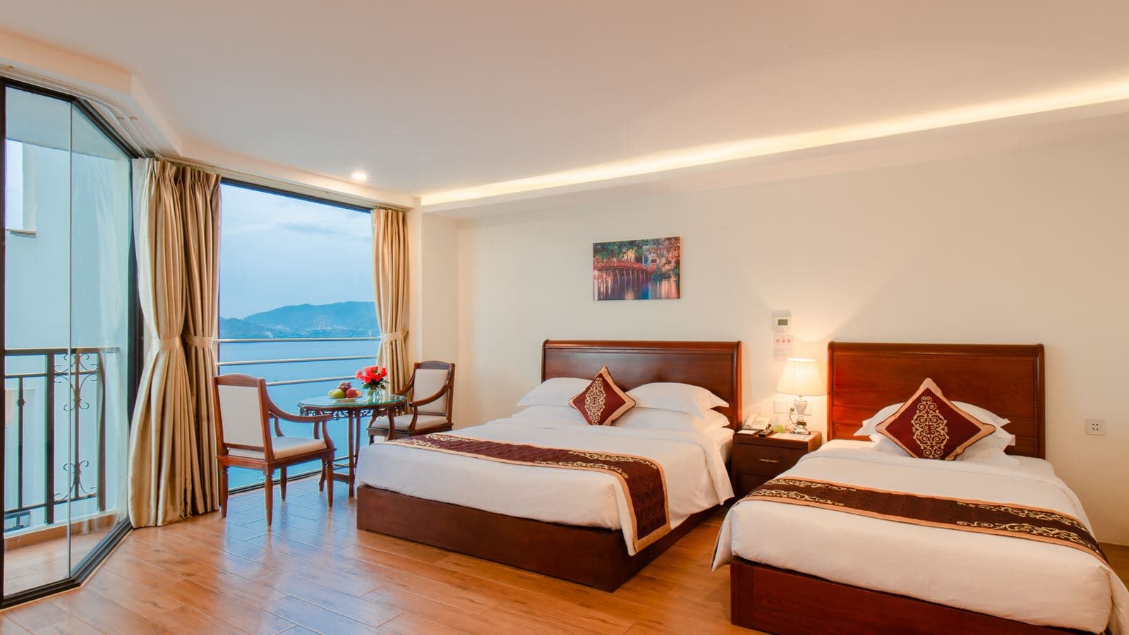 rooms-junior-suite-balcony