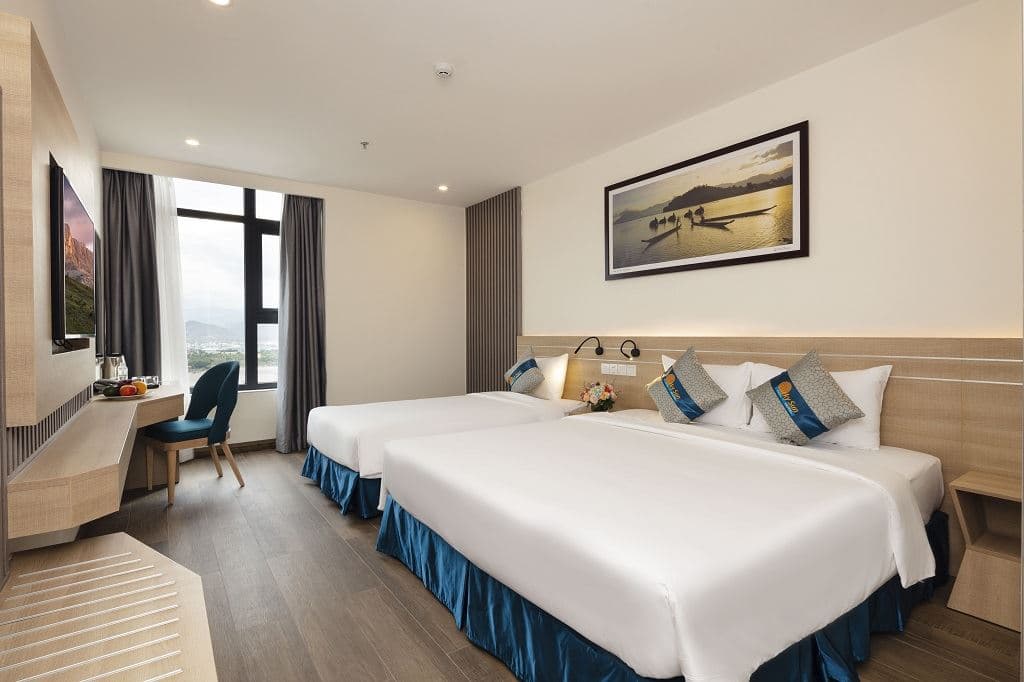 rooms-deluxe-cityview-triple