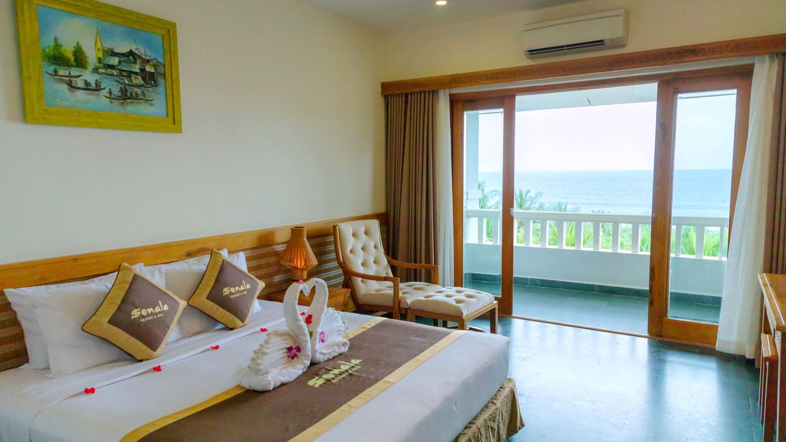 rooms-deluxe-seaview-balcony