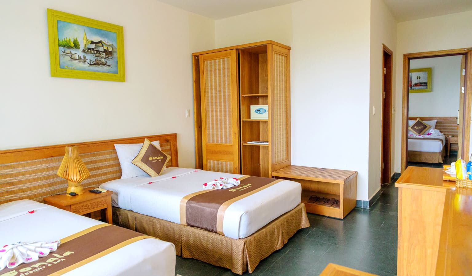 rooms-suite-family-balcony