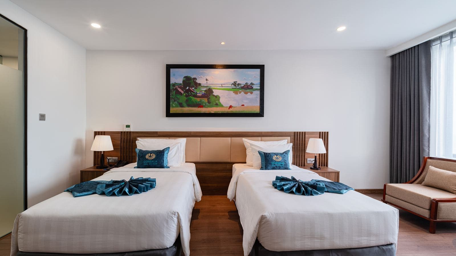 rooms-deluxe-partial-sea-view