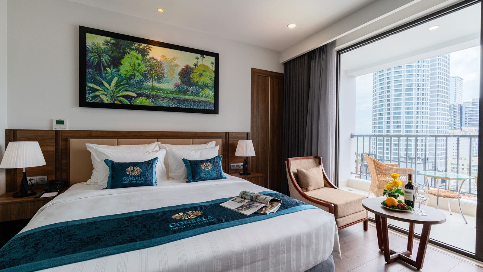 rooms-premier-partial-sea-view-with-balcony