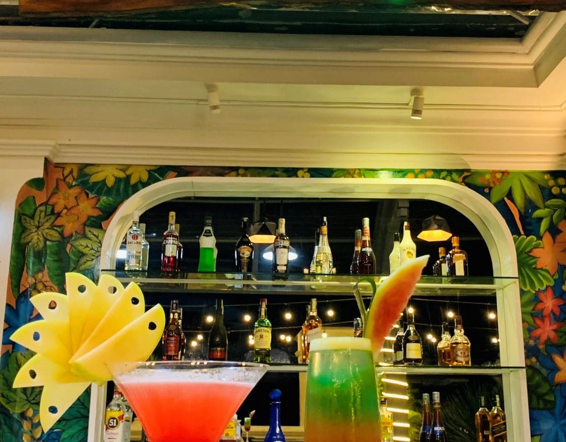 bars-ocean-view-bar