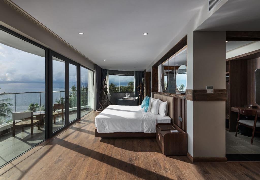 rooms-grand-suite-sunset-ocean-panorama