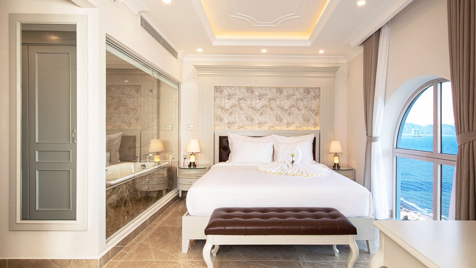 rooms-luxury-suite-seaview