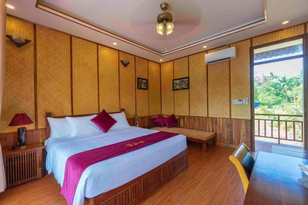 rooms-deluxe-pool-view