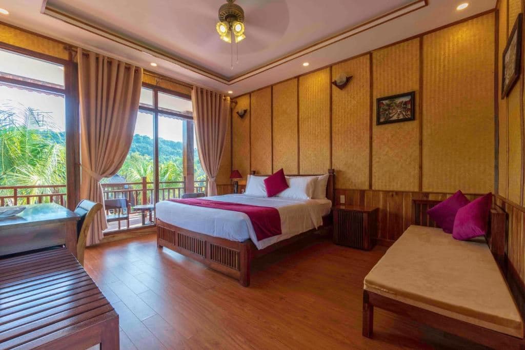 rooms-deluxe-pool-view