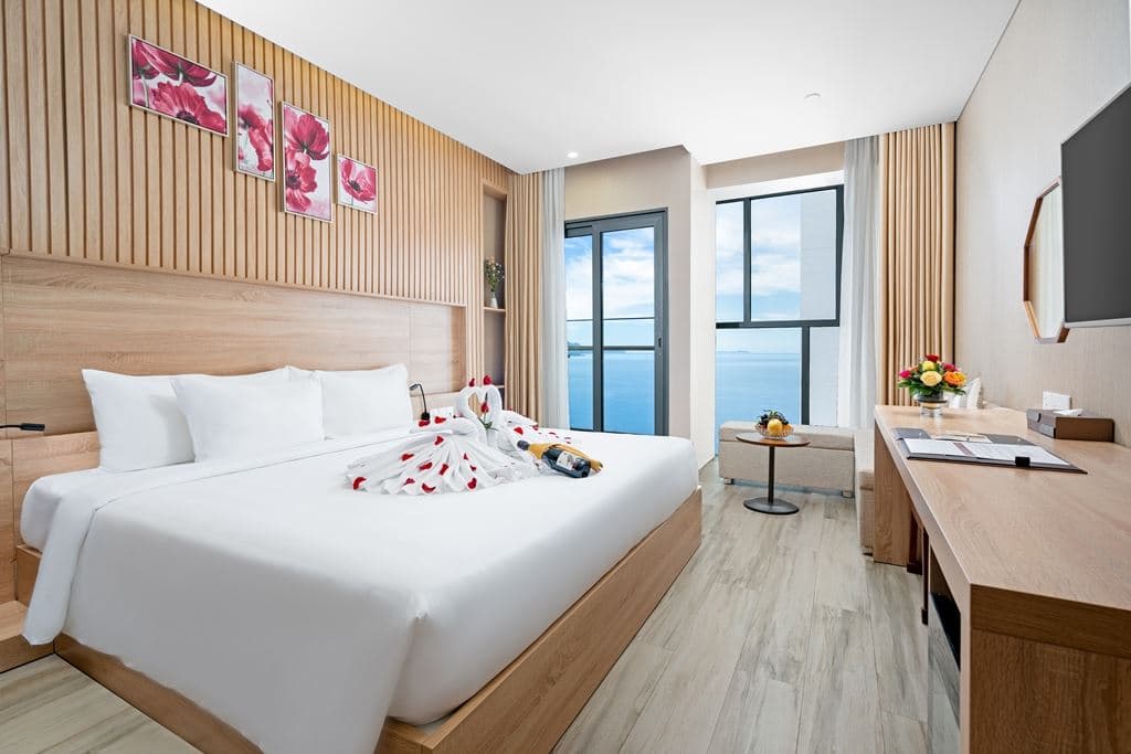 rooms-senior-with-balcony