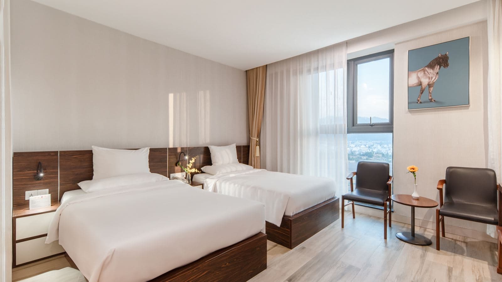 rooms-deluxe-room