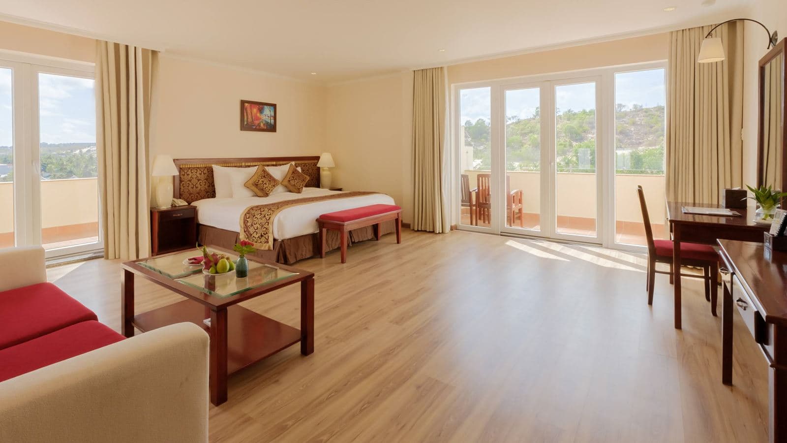 rooms-deluxe-suite