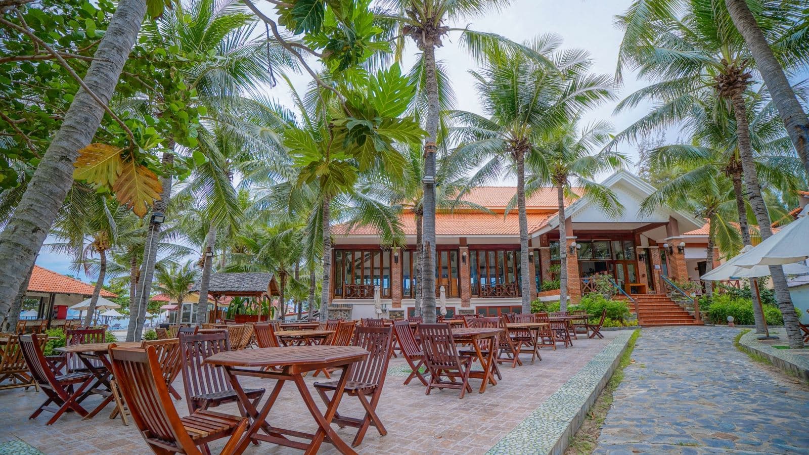 restaurants-restaurant