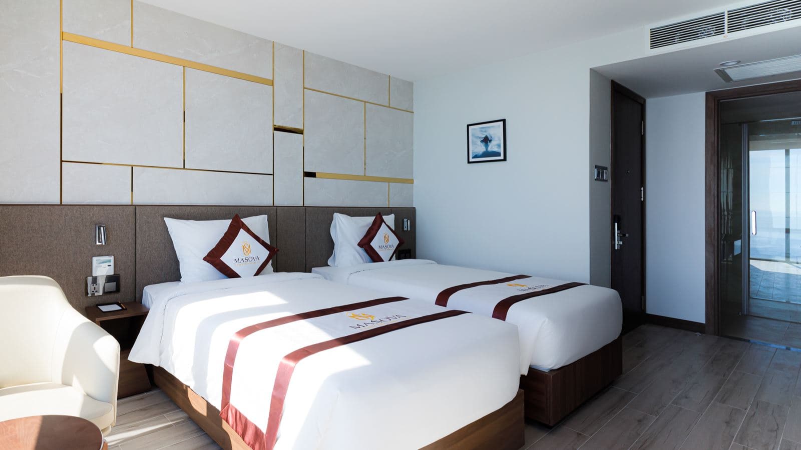 rooms-deluxe-partial-seaview