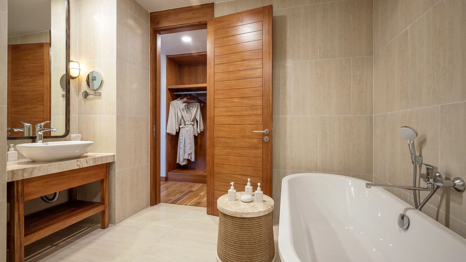 rooms-suite-2-bedroom-seaview