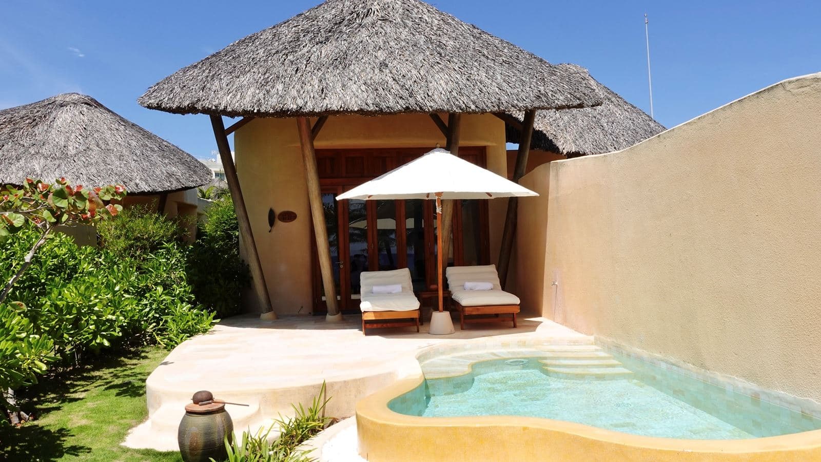 rooms-1-bedroom-pool-villa