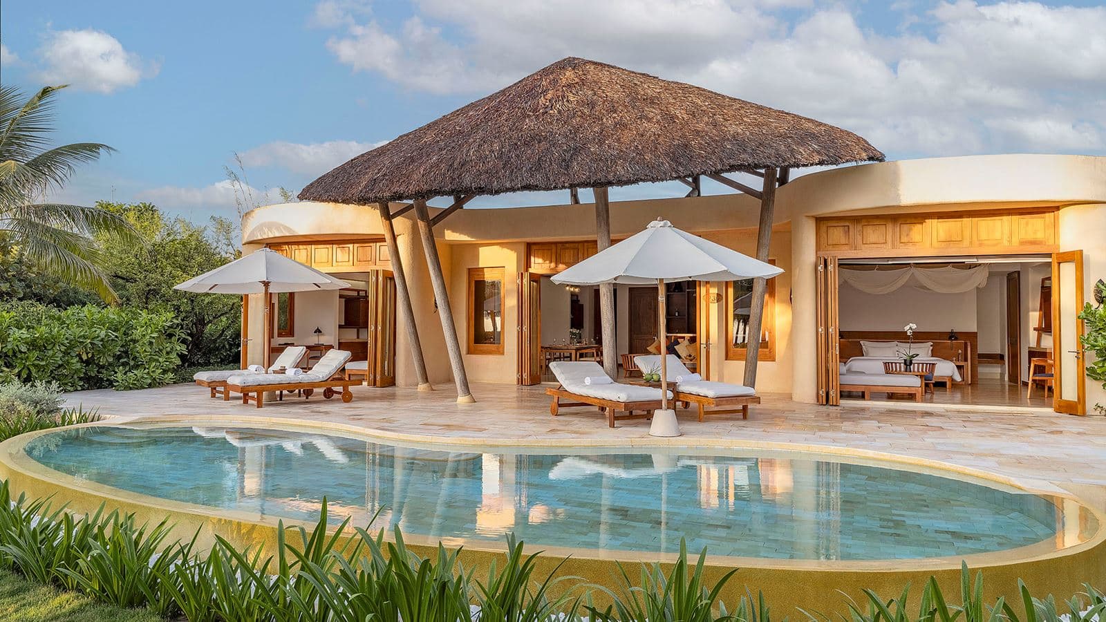 rooms-4-bedroom-beachfront-pool-villa