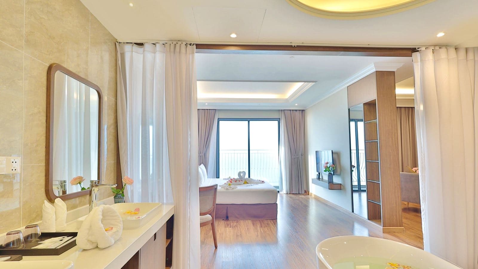 rooms-suite-seaview-with-balcony