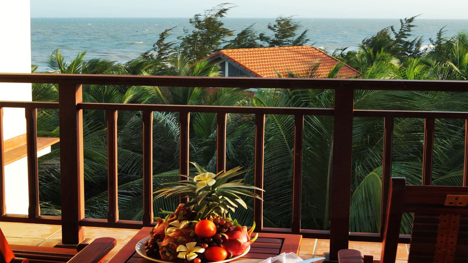 rooms-room-deluxe-seaview-balcony