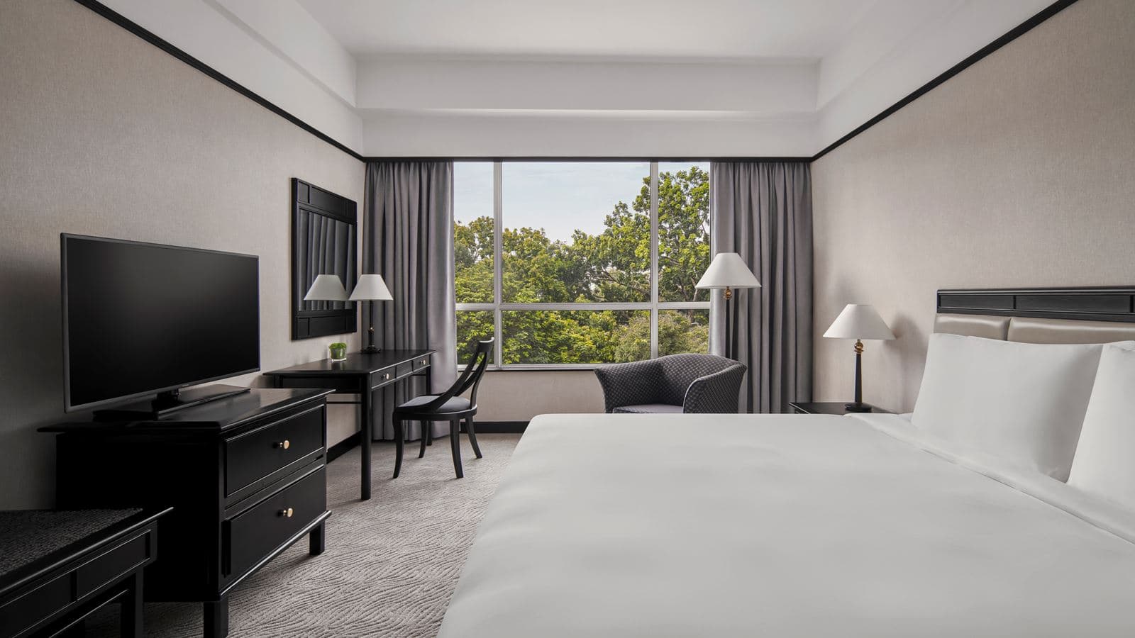 rooms-deluxe-suite-room