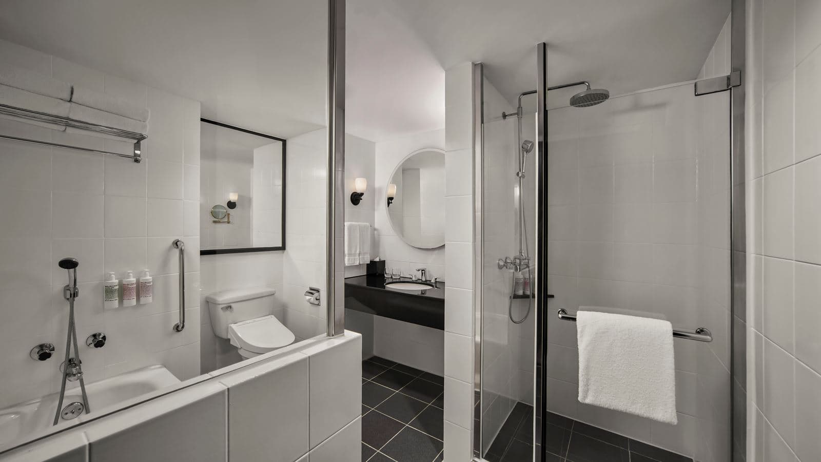 rooms-deluxe-suite-room