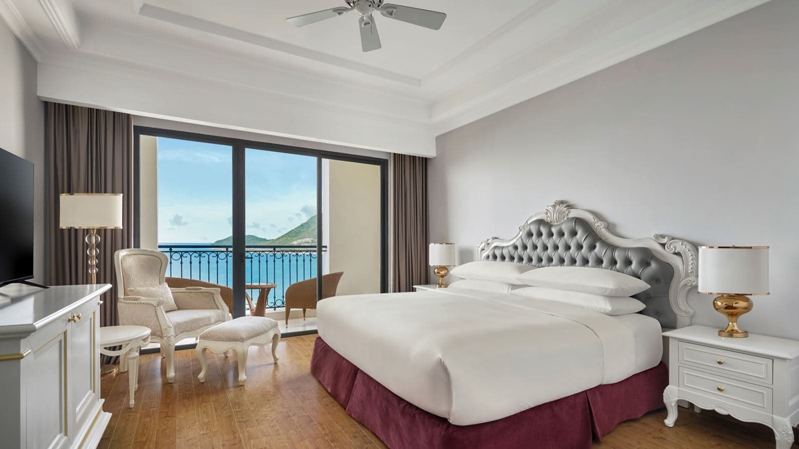 rooms-deluxe-kingtwin-ocean-view