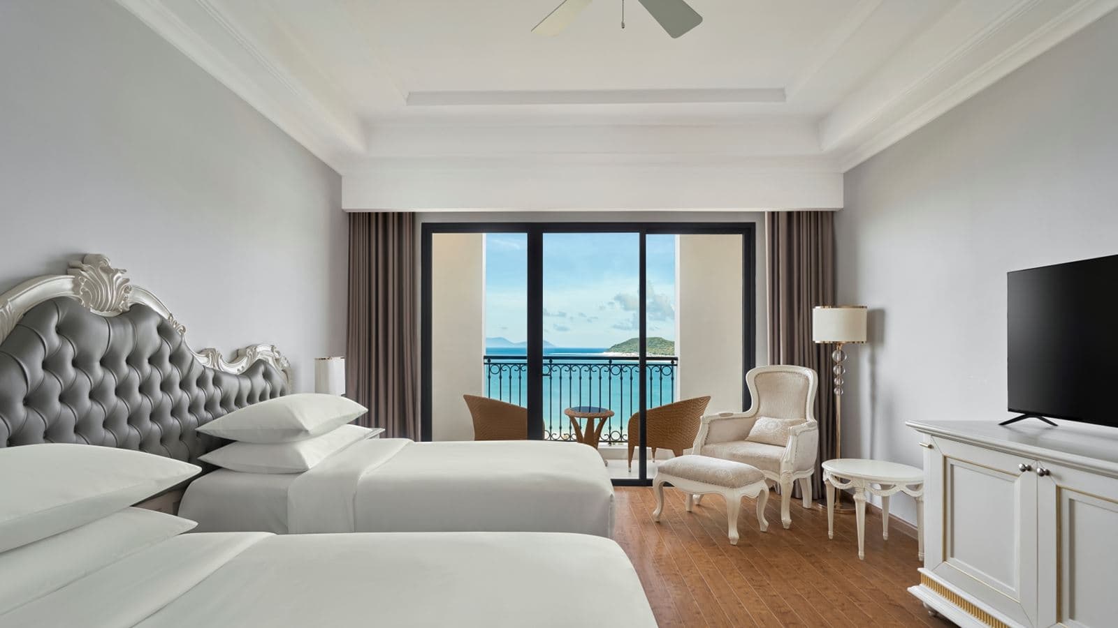 rooms-deluxe-kingtwin-ocean-view