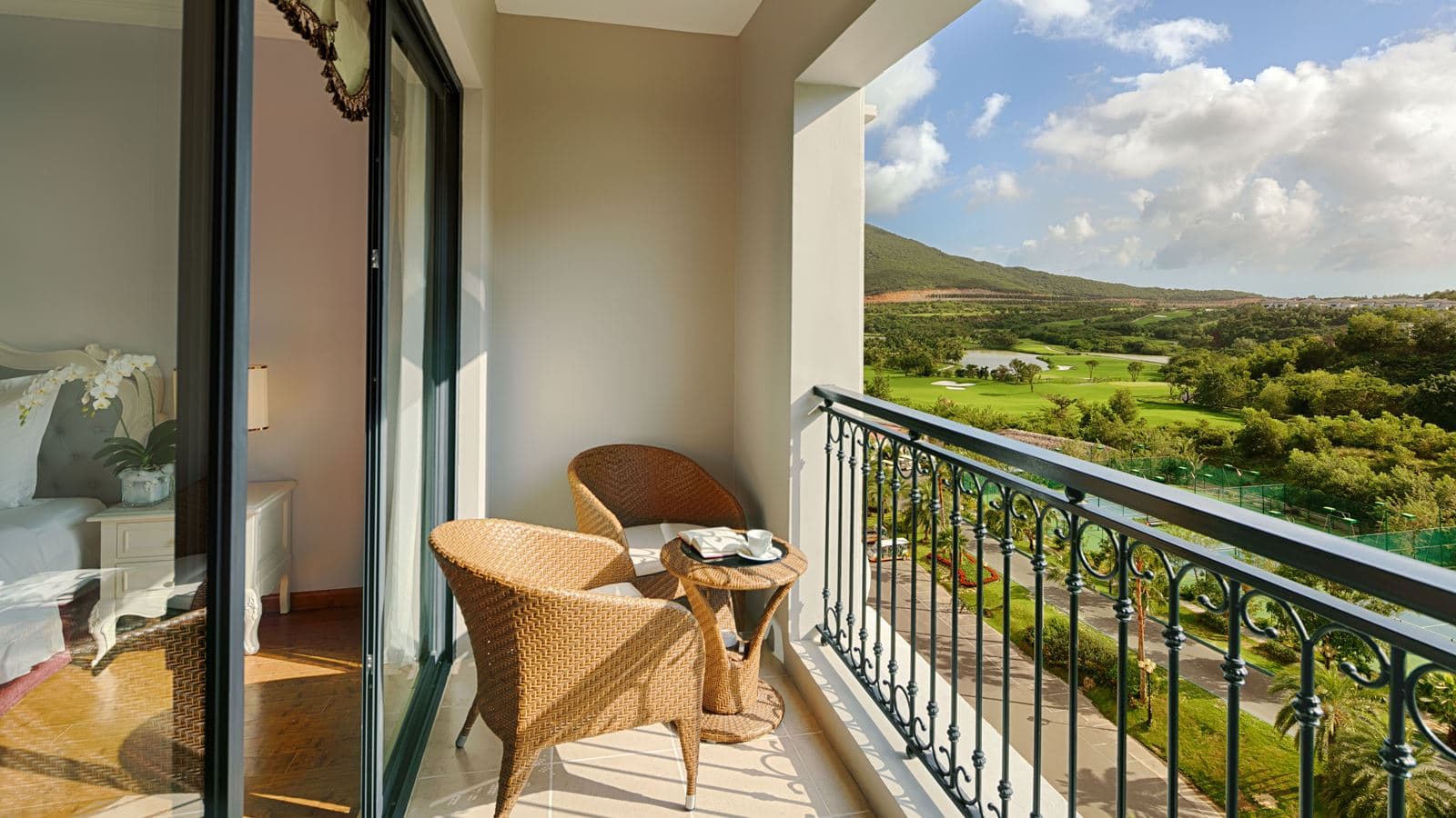 rooms-family-room-garden-view-no-extra-bed