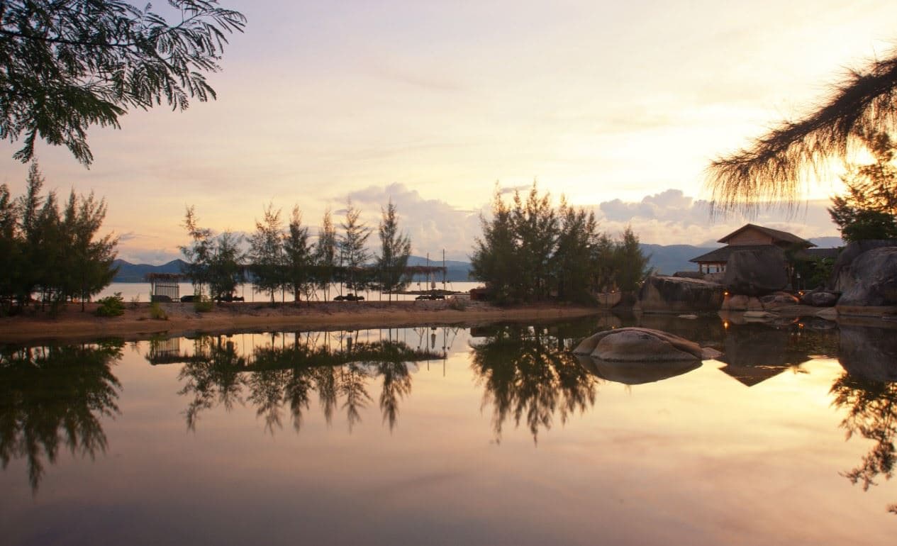 rooms-lagoon-pool-villa