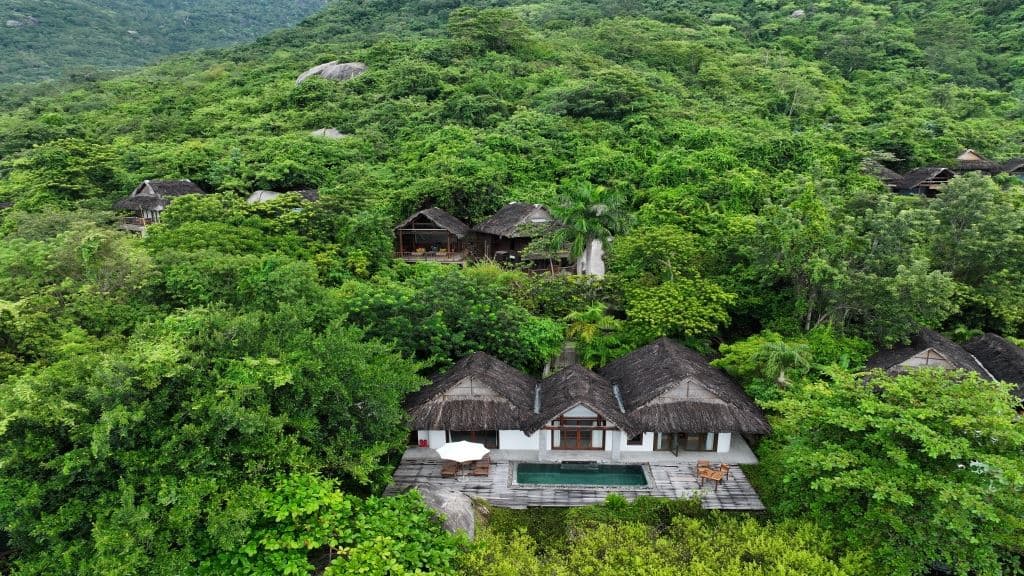 rooms-lagoon-pool-villa