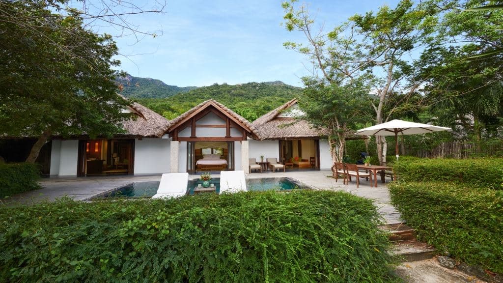 rooms-beach-pool-villa-two-bedrooms