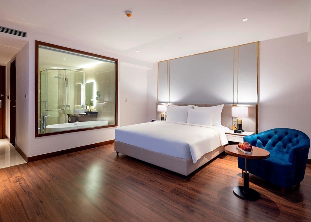 rooms-junior-suite-seaview-with-balcony