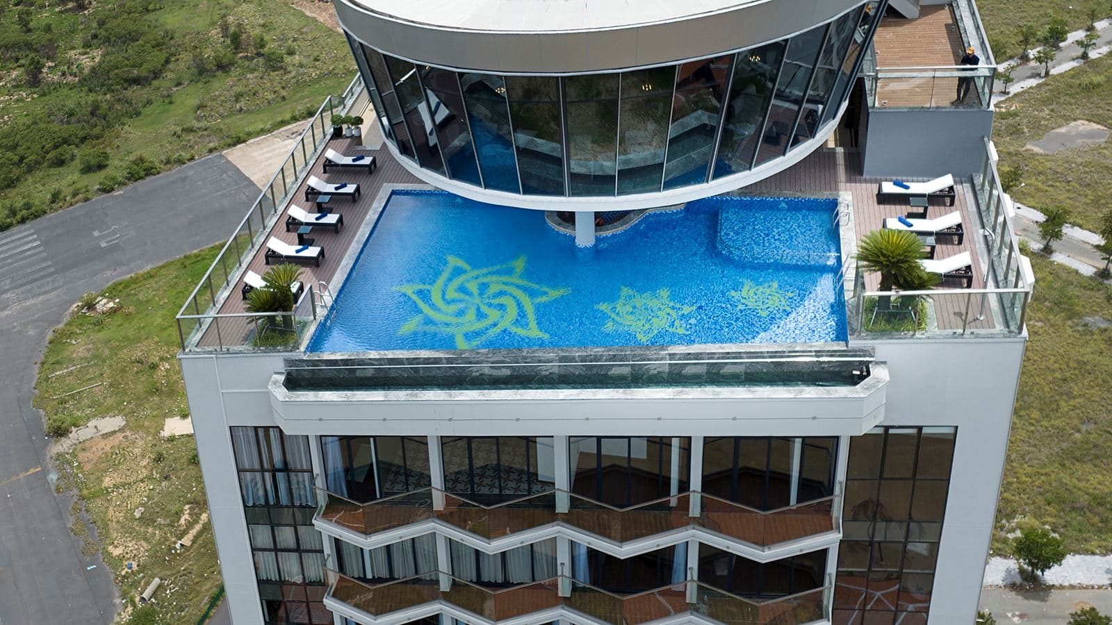 pools-outdoor--indoor-pool
