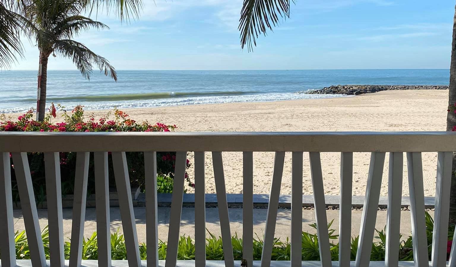 rooms-beachfront-bungalow