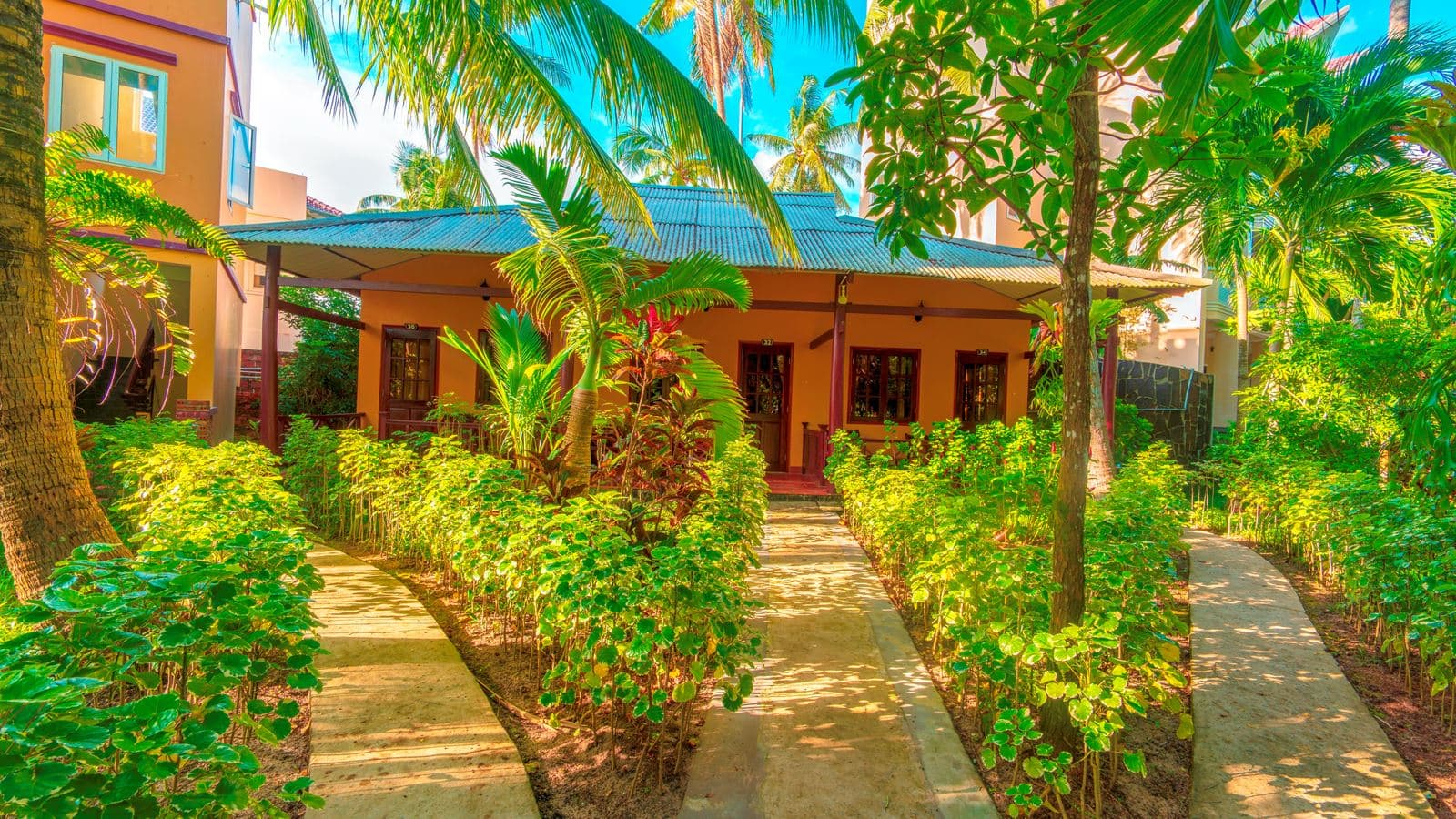 rooms-room-standard-with-balcony-gardenview