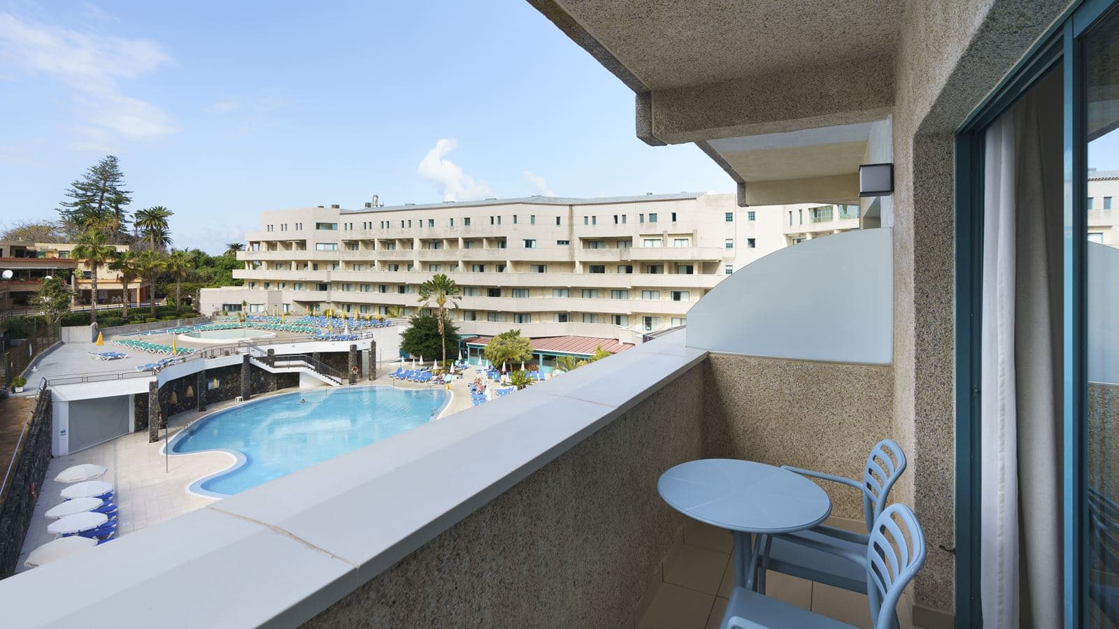 rooms-double-room-pool-view