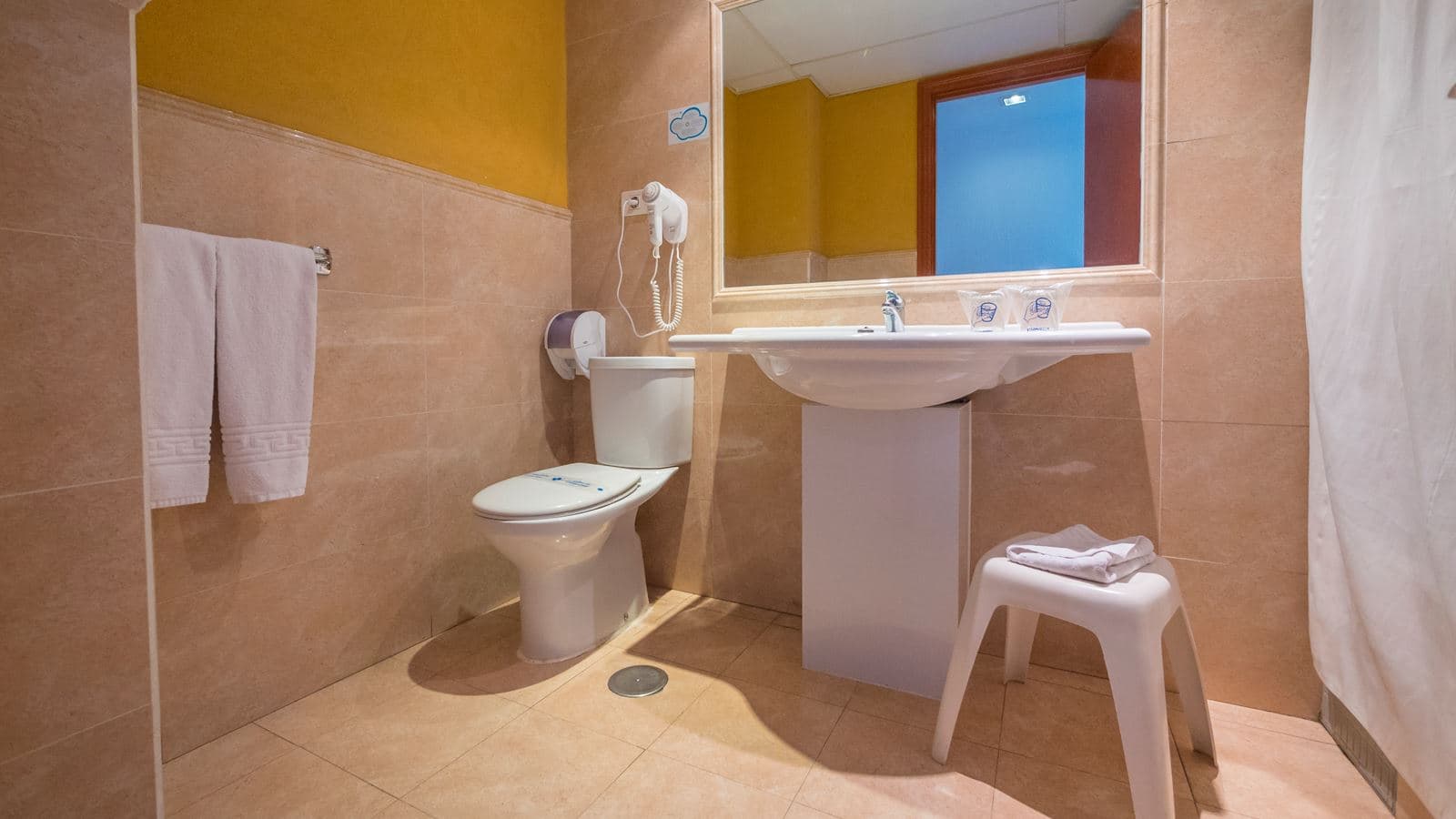 rooms-standard-room