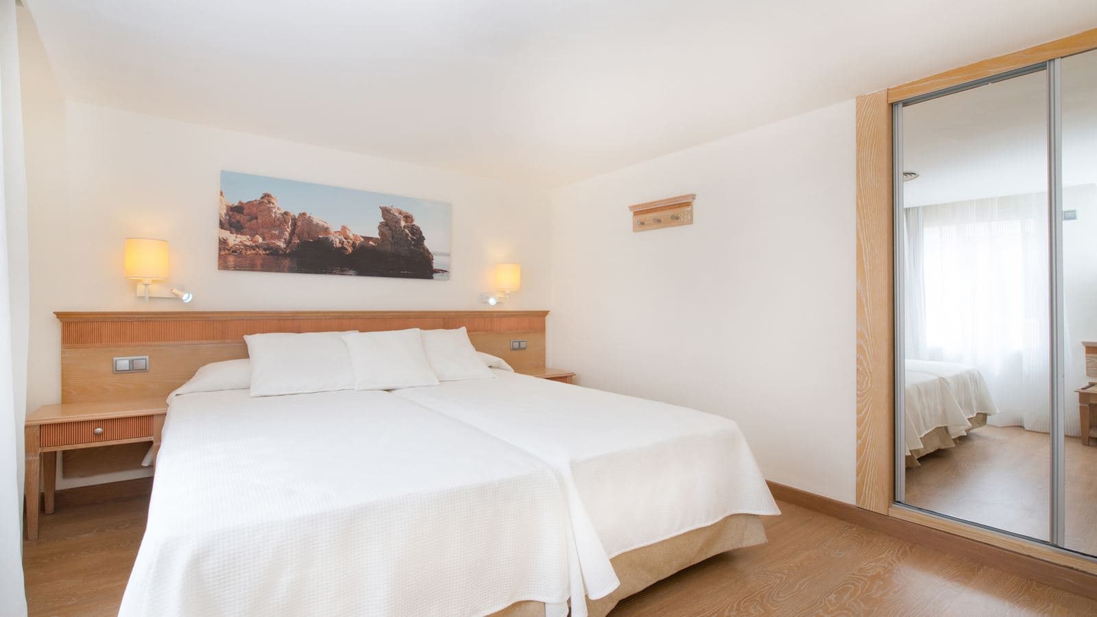 rooms-family-deluxe-central--location