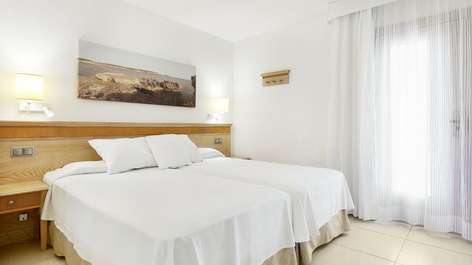 rooms-family-garden-view