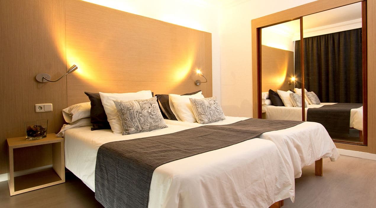 rooms-doble-standard-room-balcony-or-terrace