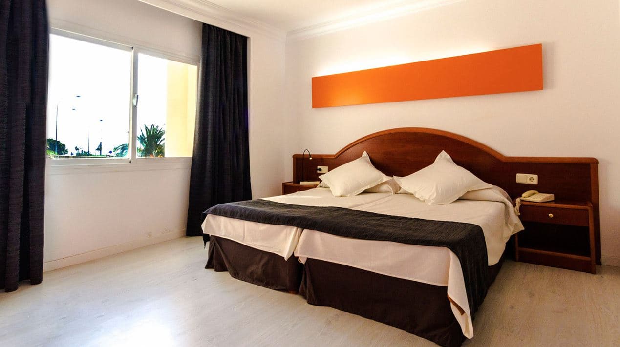 rooms-doble-standard-room-balcony-or-terrace