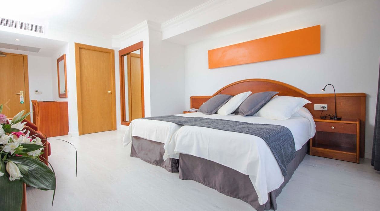 rooms-doble-standard-room-balcony-or-terrace