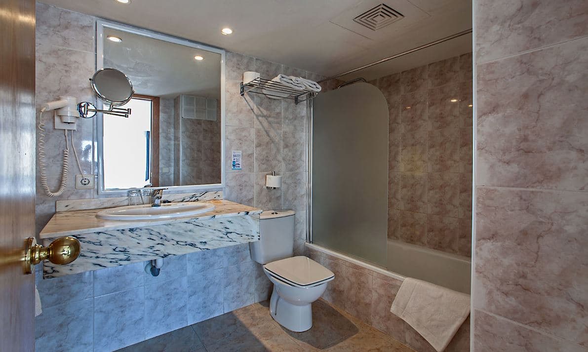 rooms-doble-standard-room-balcony-or-terrace