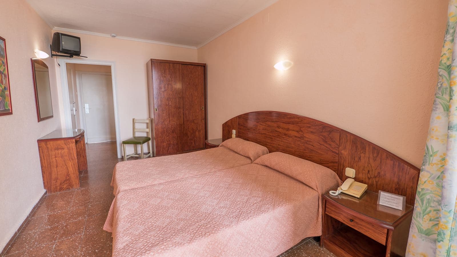 rooms-standard-room