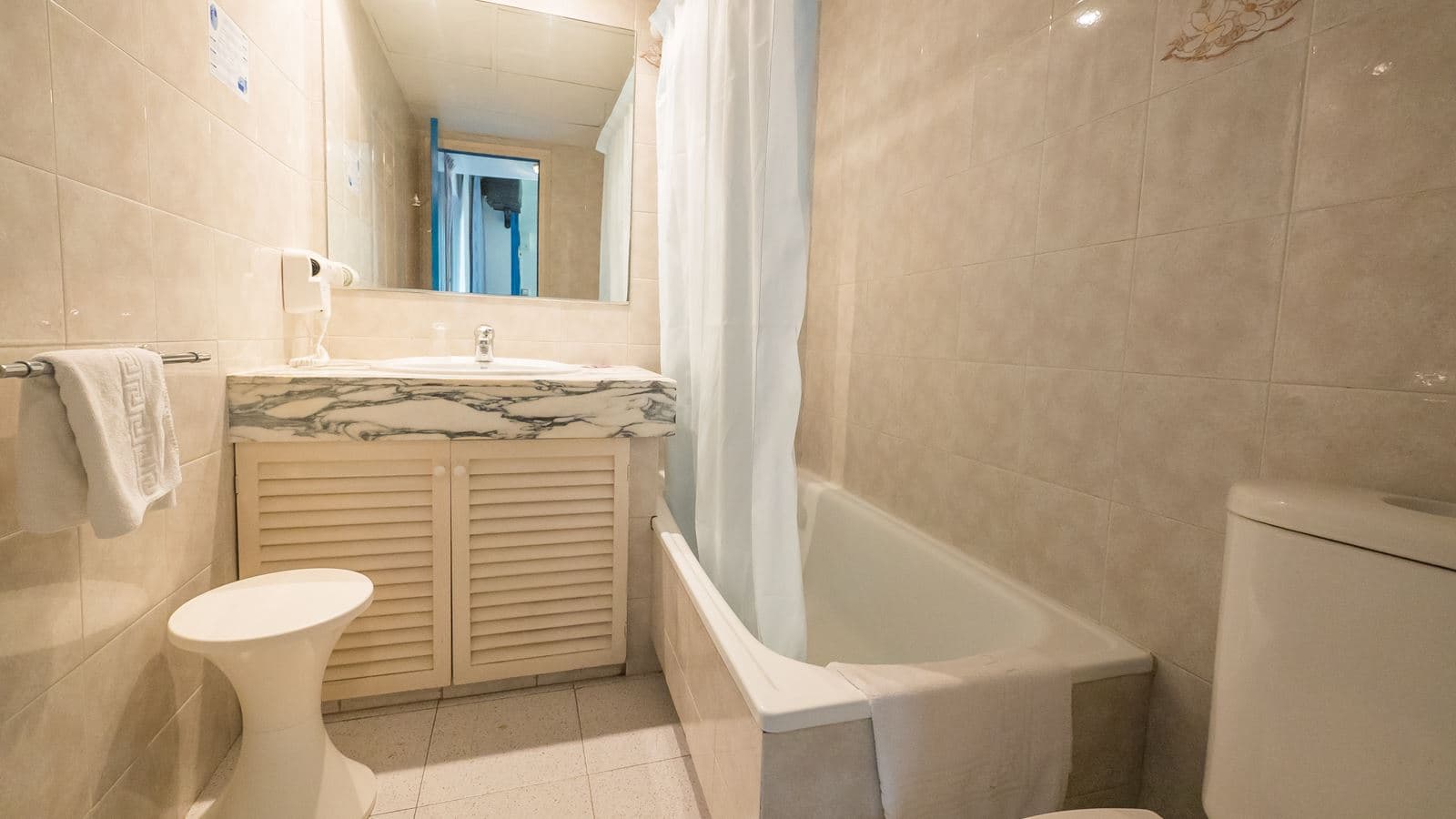 rooms-single-room