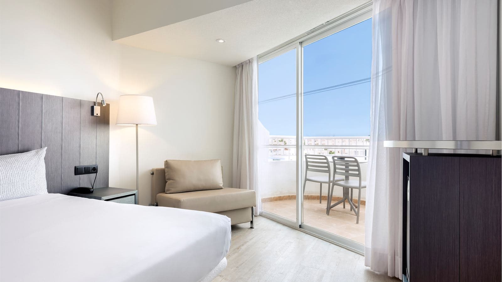 rooms-double-lateral-sea-view