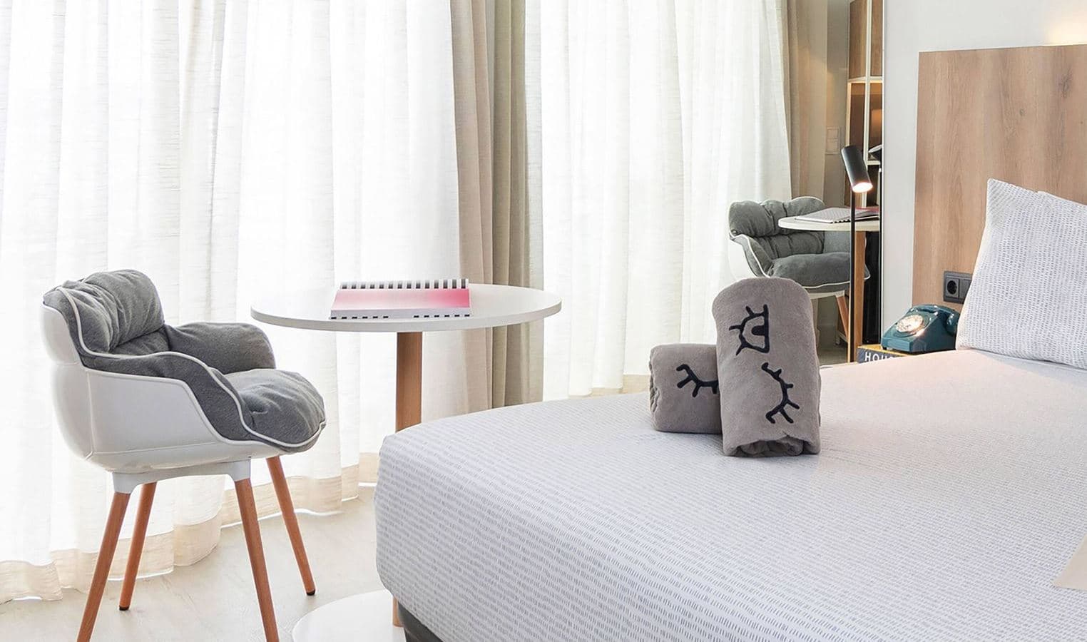 rooms-double-lateral-sea-view