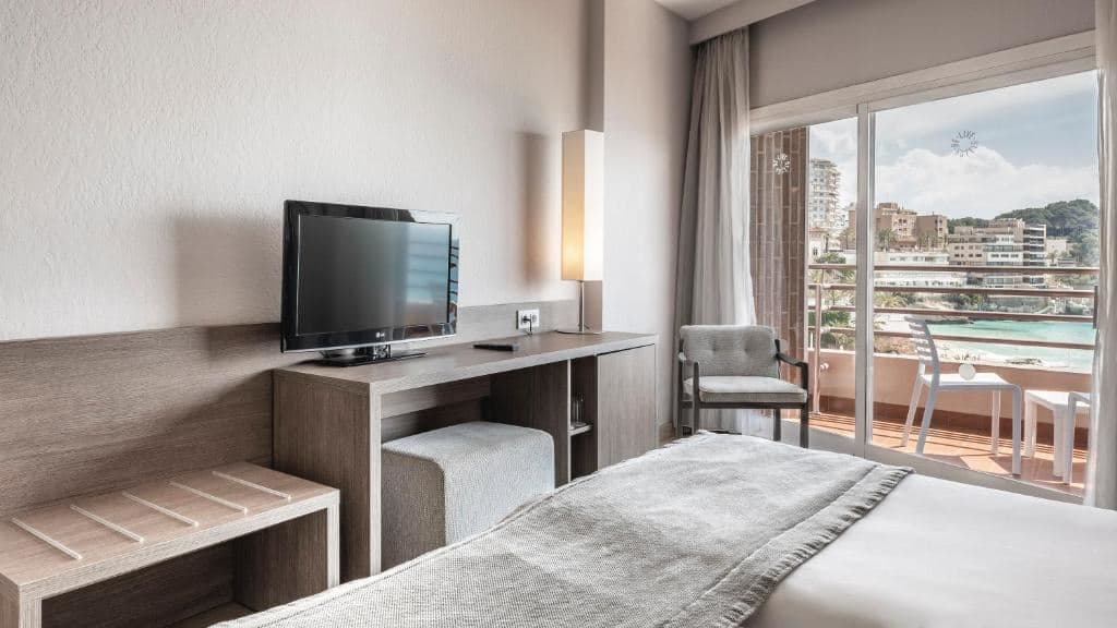 rooms-double-room-sea-view-balcony