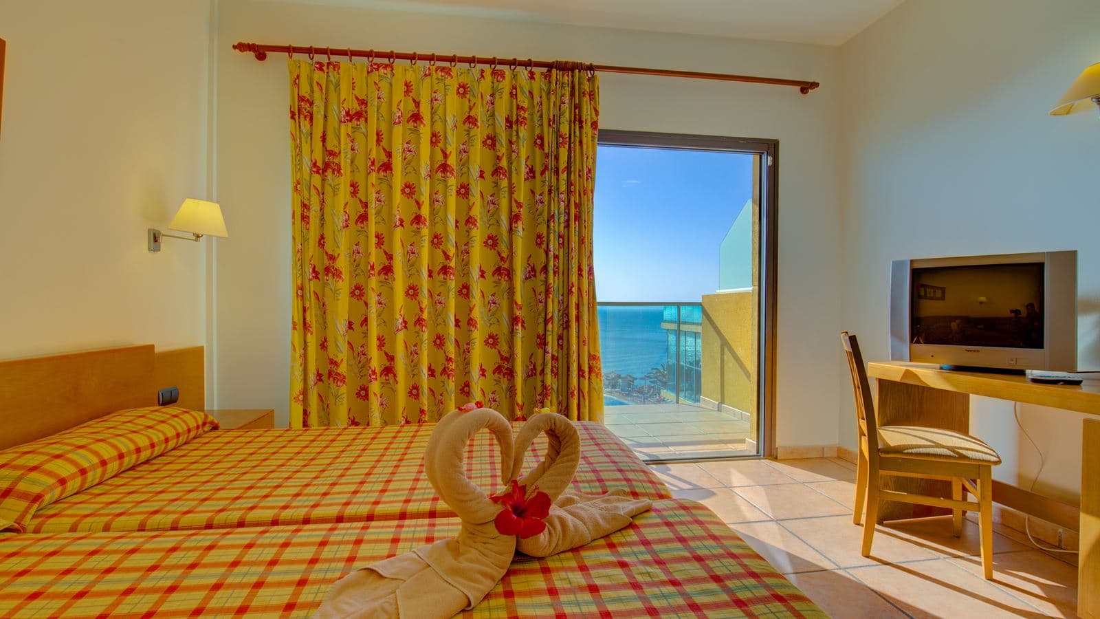 rooms-room-standard-balcony-or-terrace