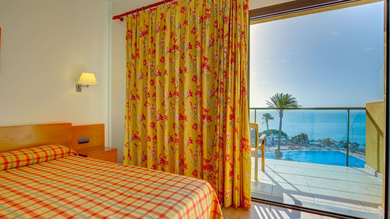 rooms-room-standard-balcony-or-terrace