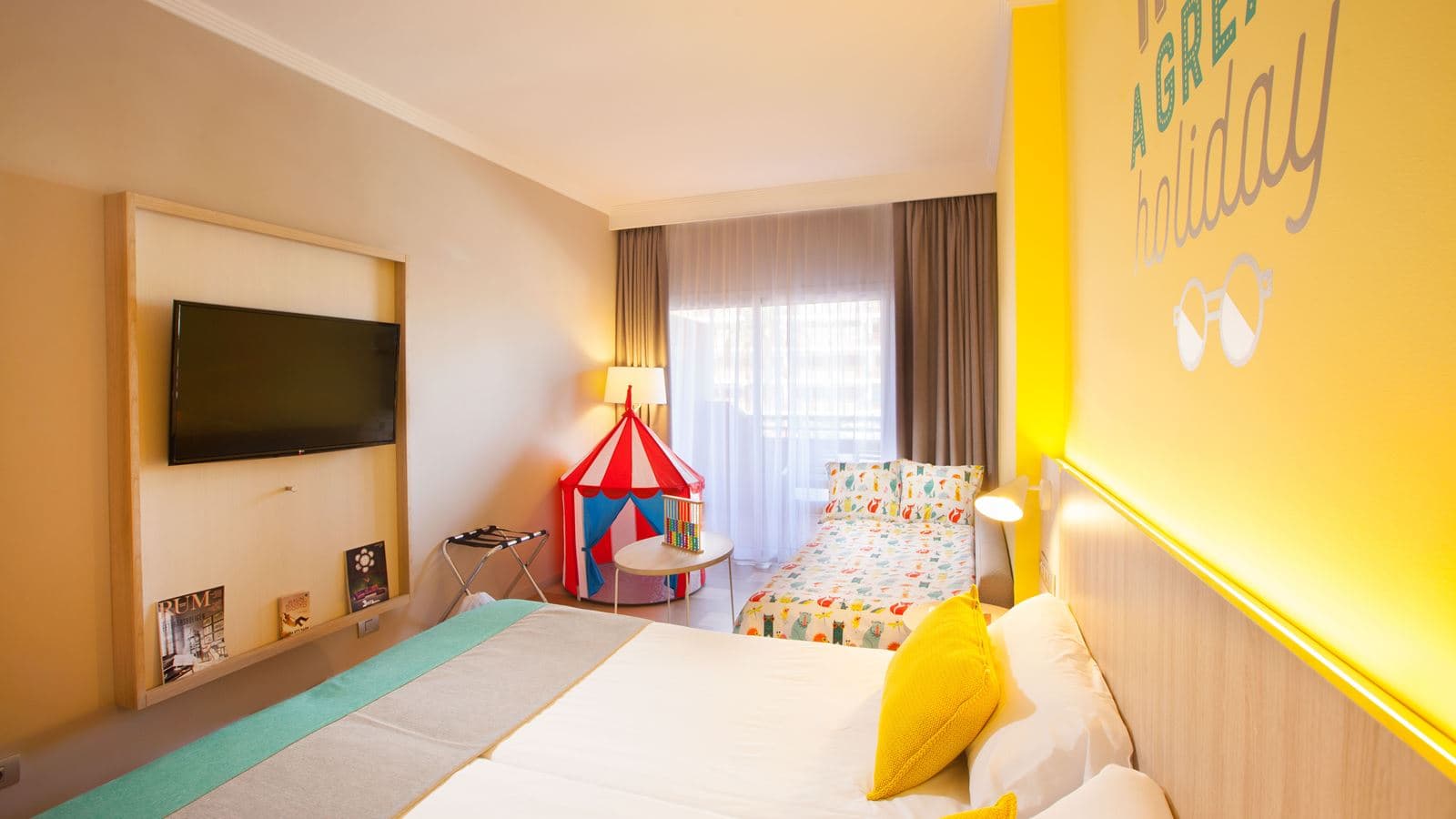 rooms-double-family-balcony